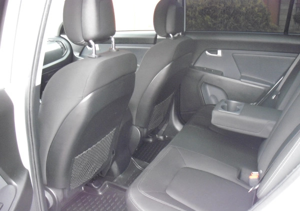 Kia Sportage cena 47990 przebieg: 164000, rok produkcji 2013 z Supraśl małe 137
